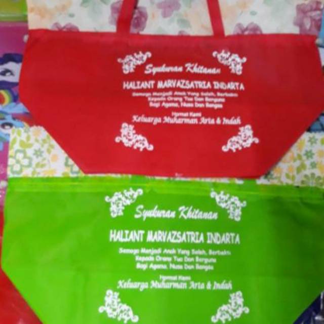 

Tas Spunbond/Tas Slametan/Tas aqiqahan/Tas Box nasi/Tas Goodie bag/Tas Serut Sablon nama Size 18x18