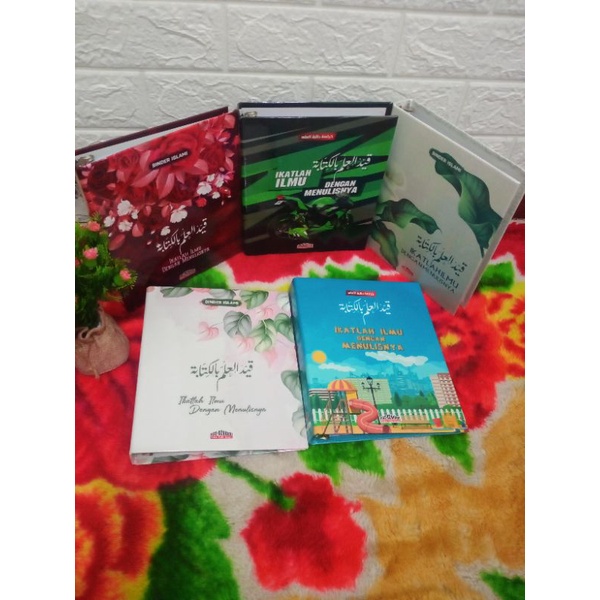 

Binder islami "Ikatlah Ilmu dengan menulisnya" by Adz-dzahabii