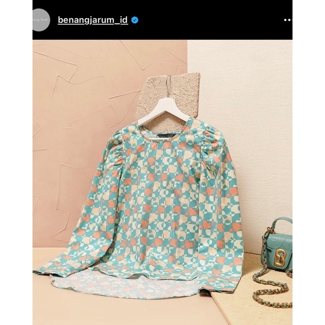 benang jarum The puzzlea Top with puff sleeve in Turquois