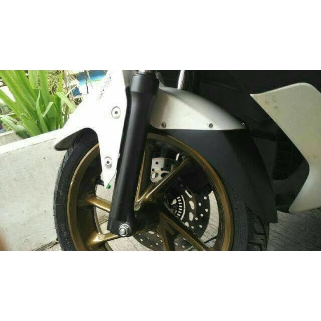 Mud Flap Nmax / Sambungan Spakbor Depan Nmax ORIGINAL