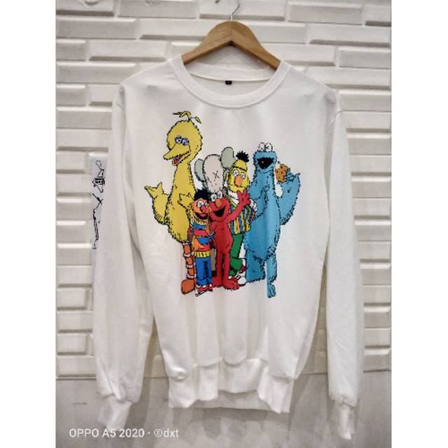 Sweatshirt UNIQLO oversize/sweater Disney /sweater kartun/sweater wanita/kaos lengan panjang