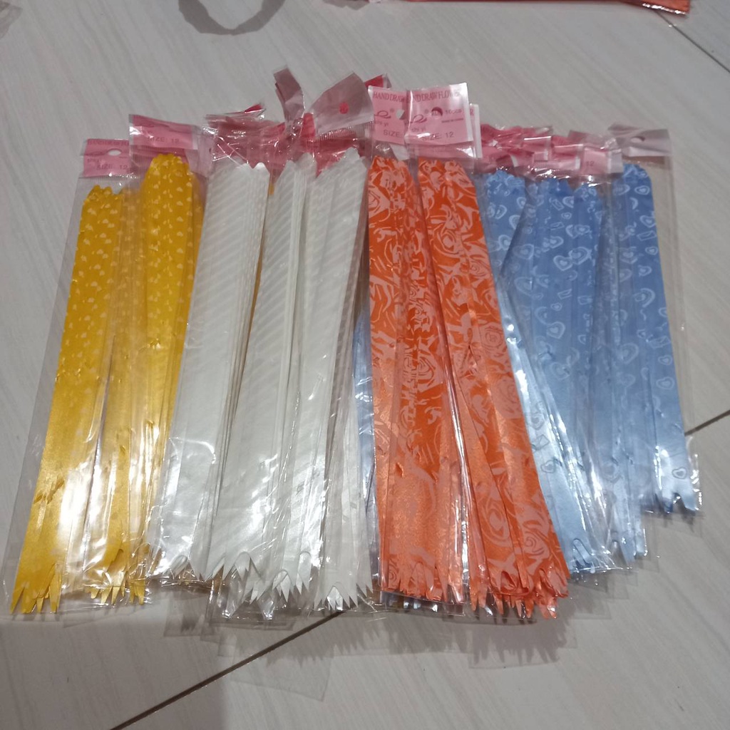 Plastik ulang tahun karakter kecil tebal 18x35