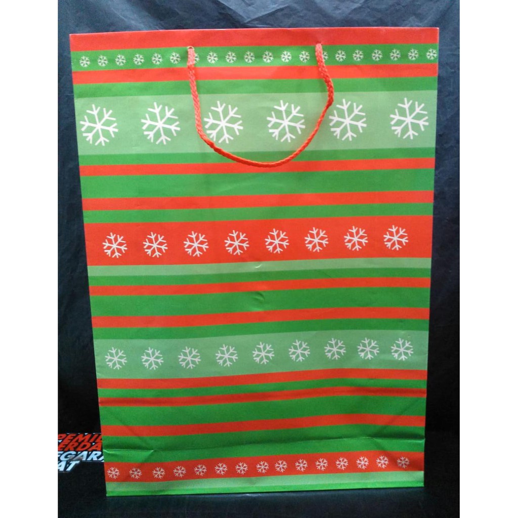 

Paperbag natal ukuran Lebar 31cm Tinggi 43cm Lebar samping 10cm Salur Dijual satuan lembar