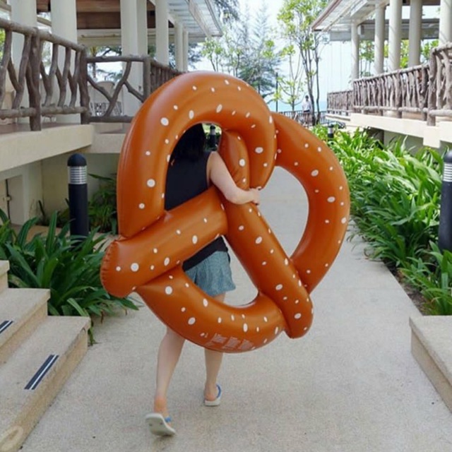 Floaties Pretzel