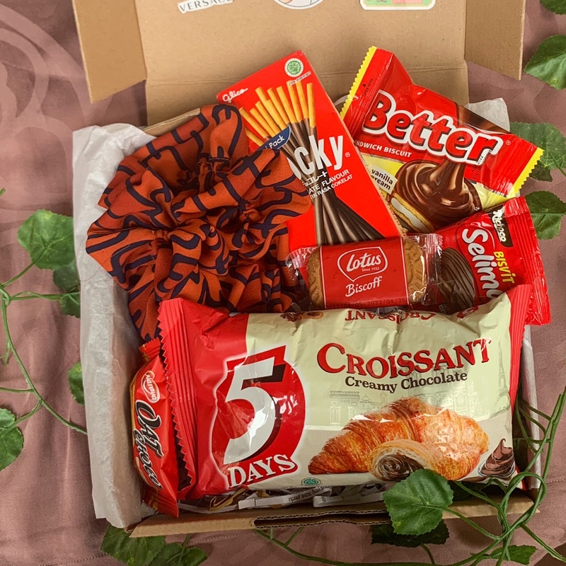 

HAMPERS SNACK DAN SCRUNCHIES | Gift Box | Hampers Snack | Hampers Scrunchies