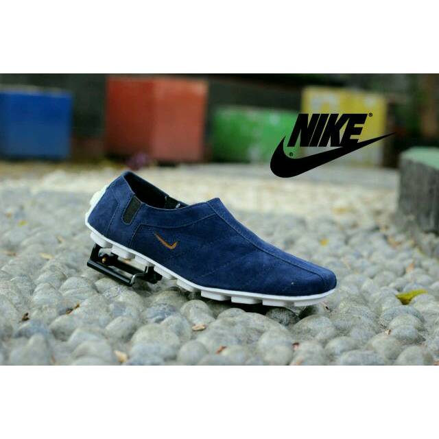 Sepatu nike slip on santai kulit suide terbaru