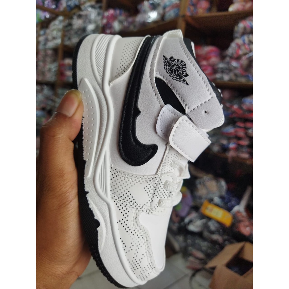 SEPATU ANAK PEREMPUAN IMPORT YOUTH BALANCE S222-2 26-37/SEPATU ANAK SEKOLAH IMPORT