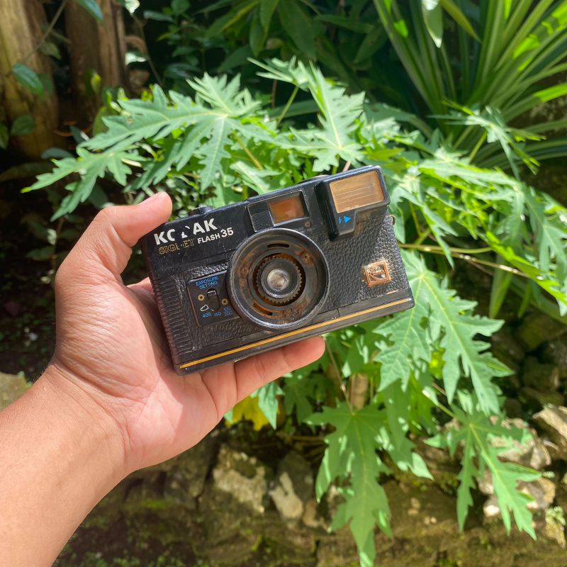 Kamera Analog Jadul Vintage Film Kodak Untested Pajangan Display Part Utuh Mulus Gambling Fujifilm Dl-100 Chic Dl-10Flezz Axion Axxi Zo Vio Zipp Xpose Canon Prima Bf Minolta Olympus Kyocera Yashica National Nikon Ricoh Gambling Kanibal Part Utuh-Kodak Signet 35