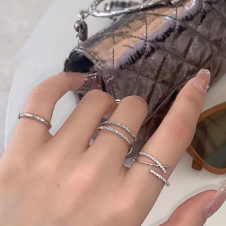 YEEZII 3pcs / Set Cincin Kristal Model Spiral Silang Terbuka Dapat Disesuaikan Warna Silver Untuk Wanita