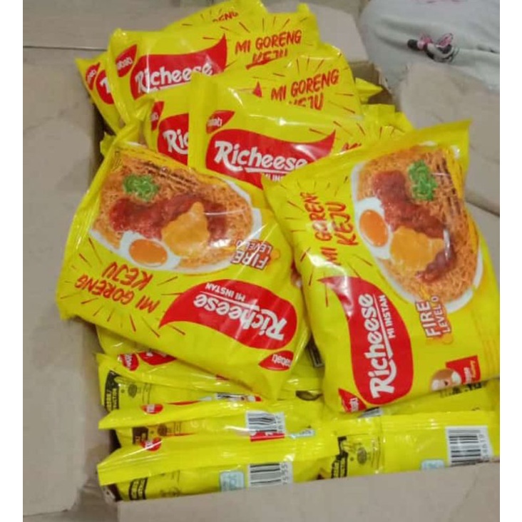 

produk baru richeseee mi goreng full rasa kejunya.........