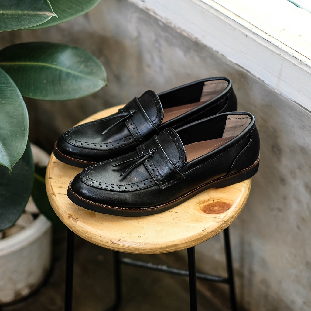 PIETRA DARKBROWN ORIGINAL x GIANT FLAMES Sepatu Loafers Coklat Pria Slip On Formal Casual Kerja Kantor Slop Resmi Kantoran Pesta Kondangan Selop Jalan Santai Hangout Kuliah Brown Penny Loafer Semi Kulit Premium Big Size Ukuran Besar 44 45 Keren Terbaru