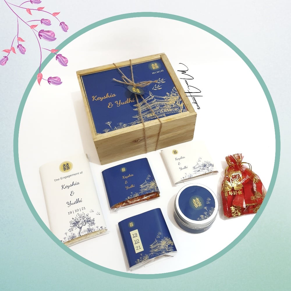 

HAMPERS WOODEN BOX/PAKET KUE SANGJIT/HAMPERS ENGAGEMENT - HEE JIN