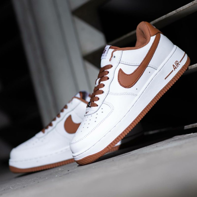 sneakers nike air force 1 man white sail brwon