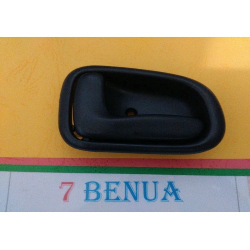 HANDLE DALAM PINTU DEPAN SEBELAH KIRI TOYOTA COROLLA GREAT TAHUN 1992 TO 1997