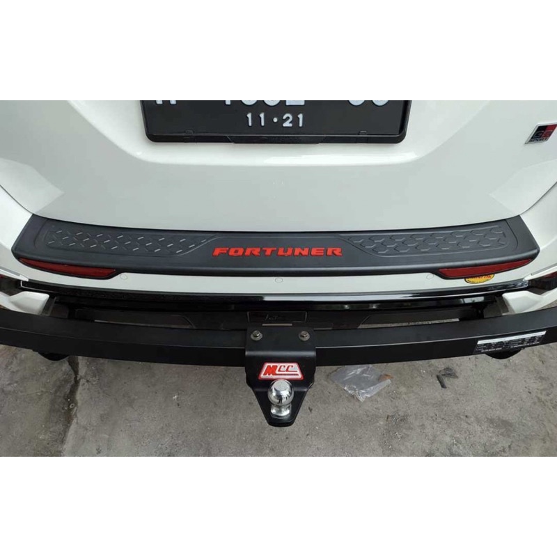 sillplate fortuner tulisan merah