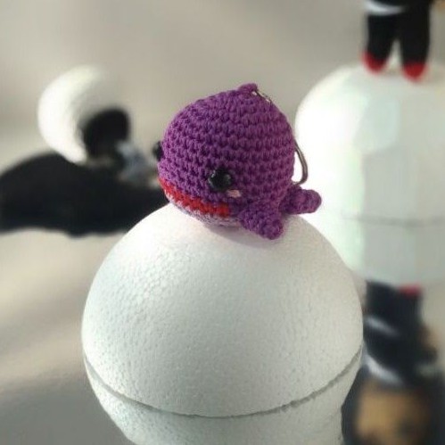 Gantungan Kunci TinyTan Whale BTS purple rajut