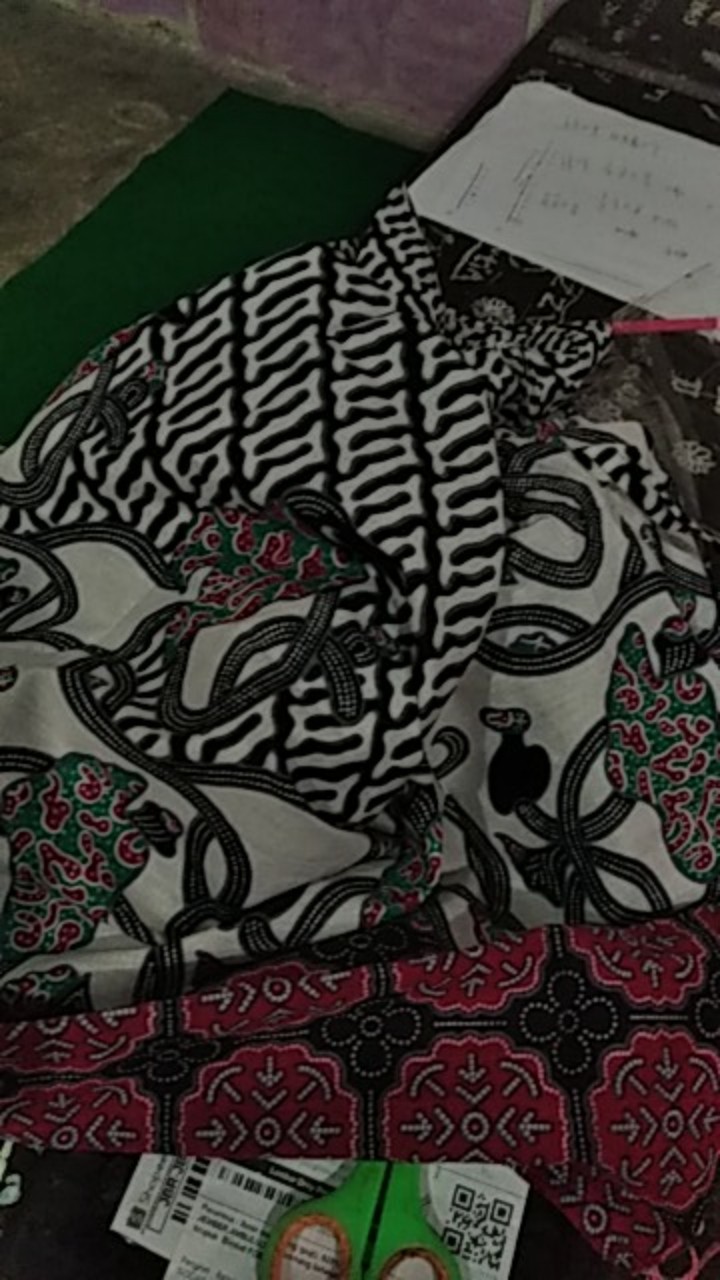 Aneka Blouse Batik Wanita Cantik