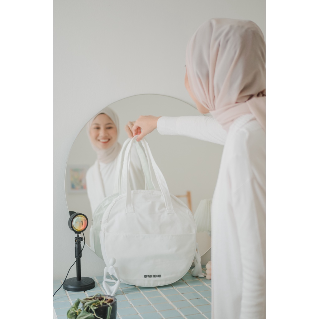 Totebag Focus On The Good Tas Polos Tote Bag Bulat Remaja Wanita Korea Kekinian