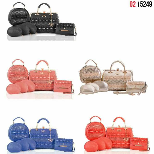 Tas Coach Behel Srik
Kode : 15249
 
Ukuran : 32x10x22 cm 
Bahan : Kulit Taiga