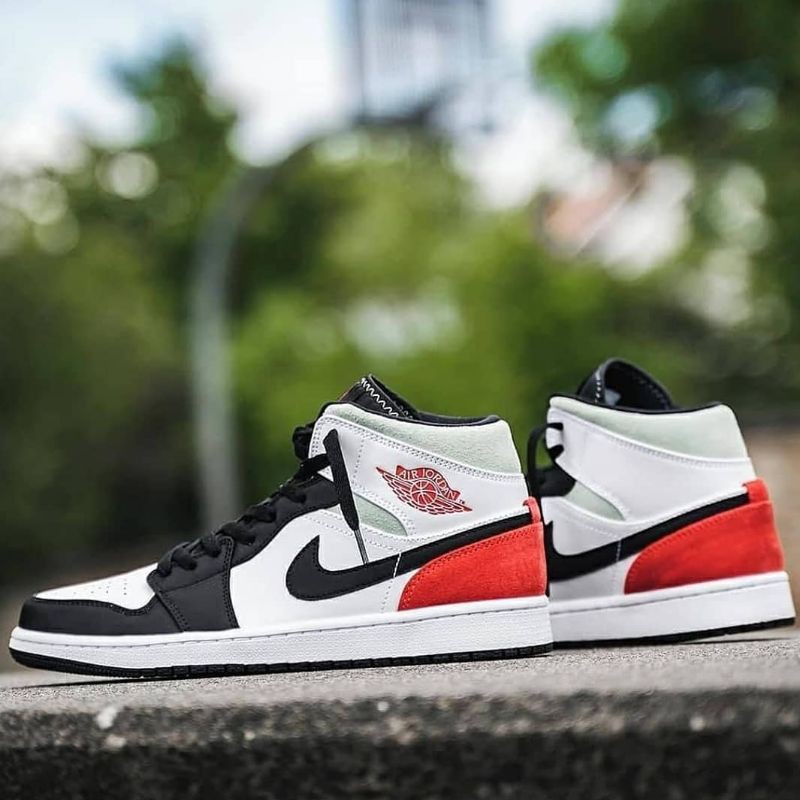 SEPATU NIKE AIR JORDAN 1