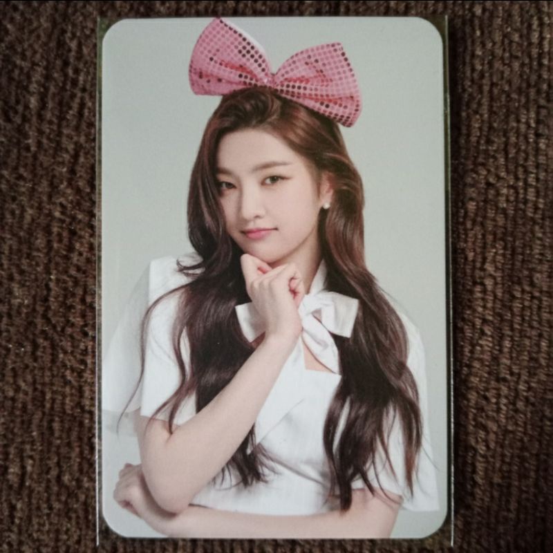 Weeekly Soeun Photocard: 1st Weeekly Anniversary