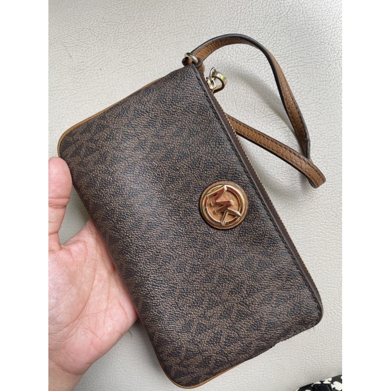 preloved dompet/wrislet medium michael kors / MK