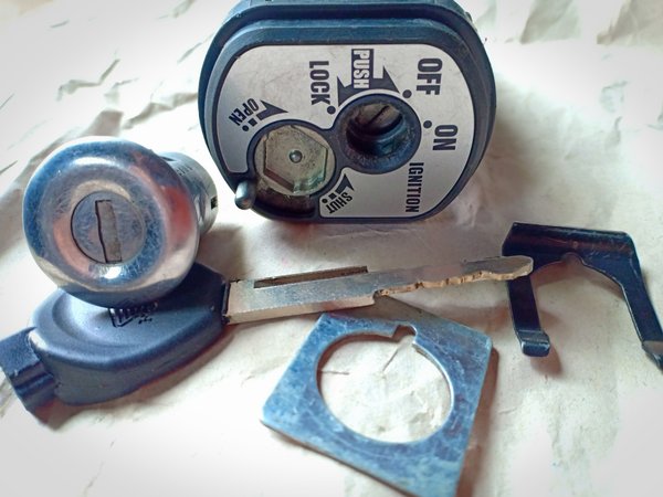 kunci kontak kunci jok set Honda beat new k81 beat street beat ECO original kunci duplikat