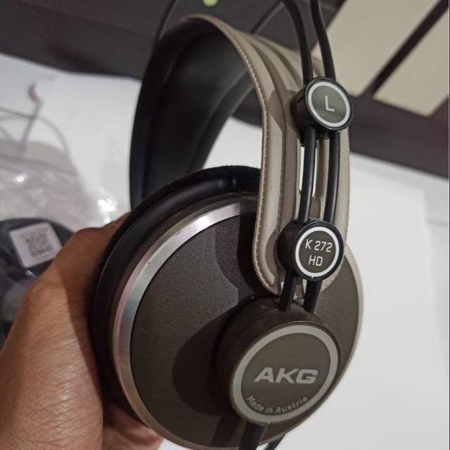 Как подключить наушники akg мерседес к телефону