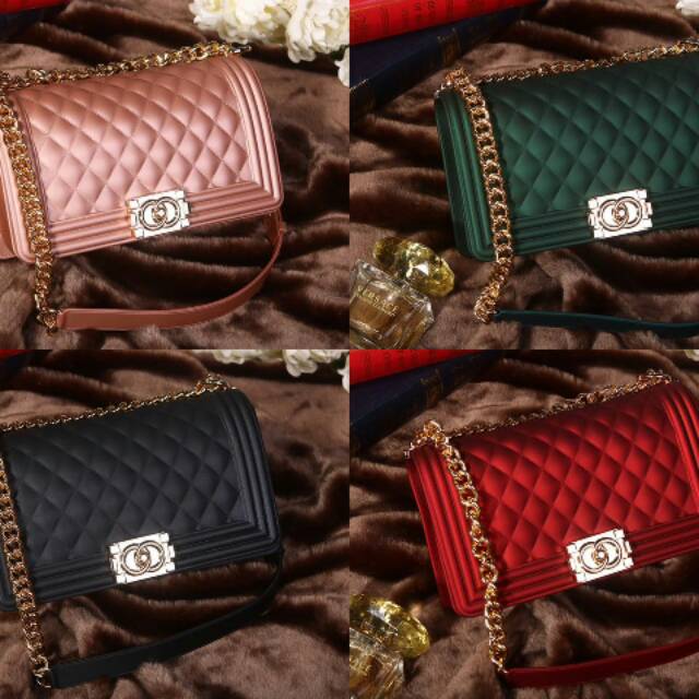 Restock New Arrival  ♥
Chanel Boy Matte Jelly #777

Kualitas: Semi Premium
Size: 23x8x13 lko