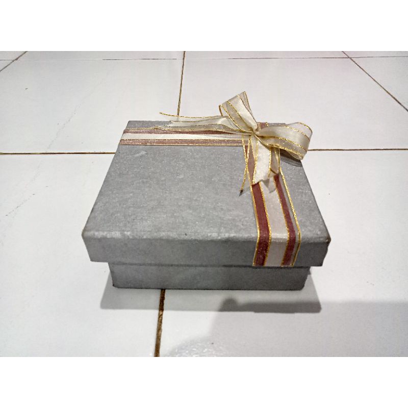 

kotak kado ukuran P13 x L13