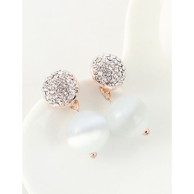 LRC Anting Tusuk Fashion White Pearl Ball Stud Earrings Y63752