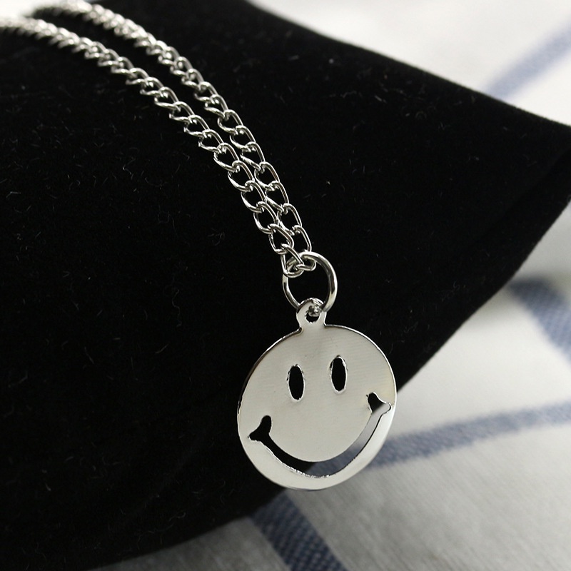 Korean version of the wild small fresh expression pack necklace cute round smile clavicle chain 210807