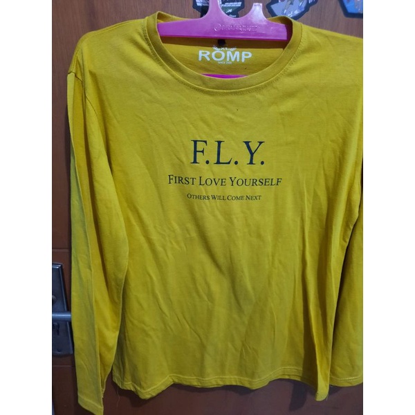 Preloved Kaos Wanita Lengan Panjang Warna Kuning