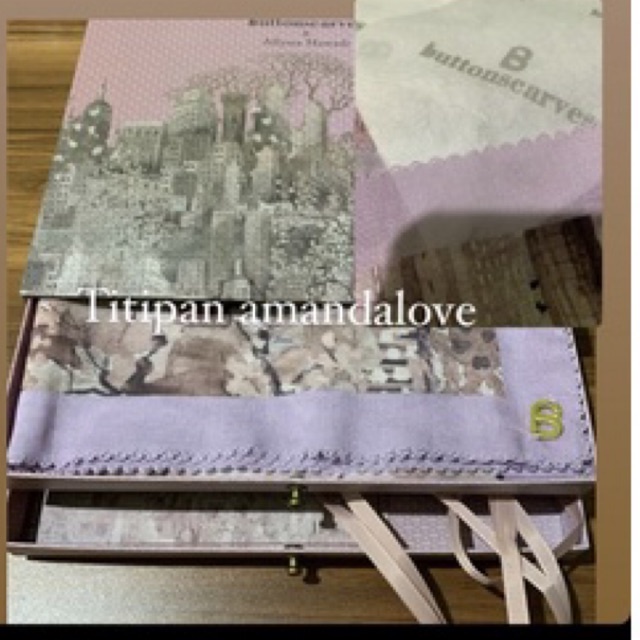 PL Buttonscarves New York Collector Lilac