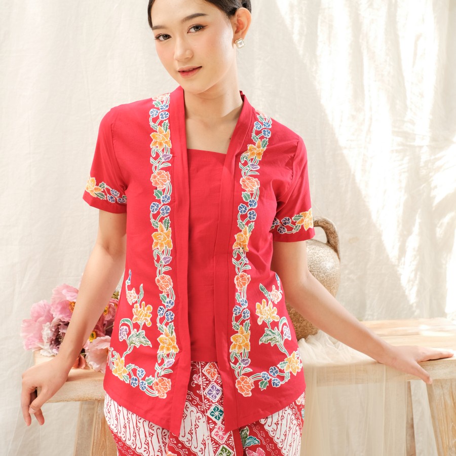 Kebaya Batik Encim Pekalongan Lengan Pendek Meradelima Katun Merah
