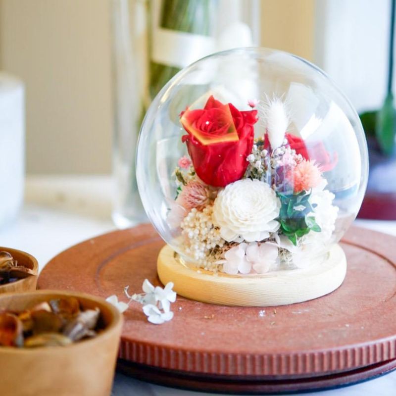 glass dome dried flowers with rose