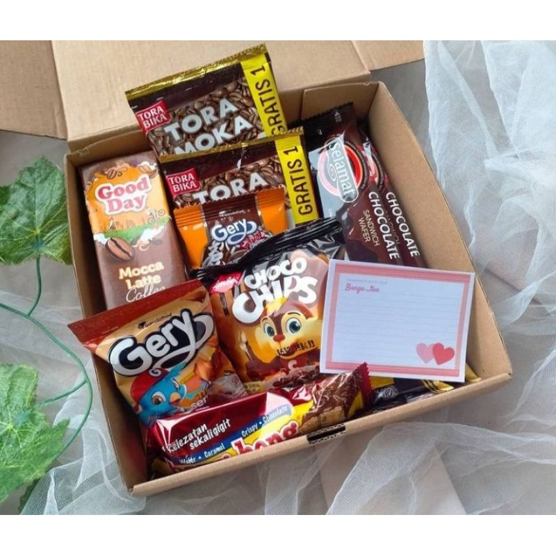 

gift box/ snack box/ gift hampers/ box hampers/ hadiah wisuda/ birthday gift/ hadiah cowok