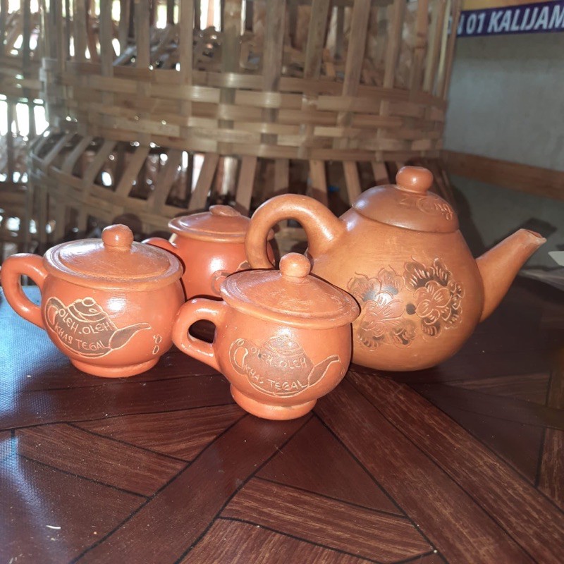 TEKO Tanah Liat TERMURAH dengan ukiran motif bunga mini TEKO POCI KENDI oleh oleh khas Tegal