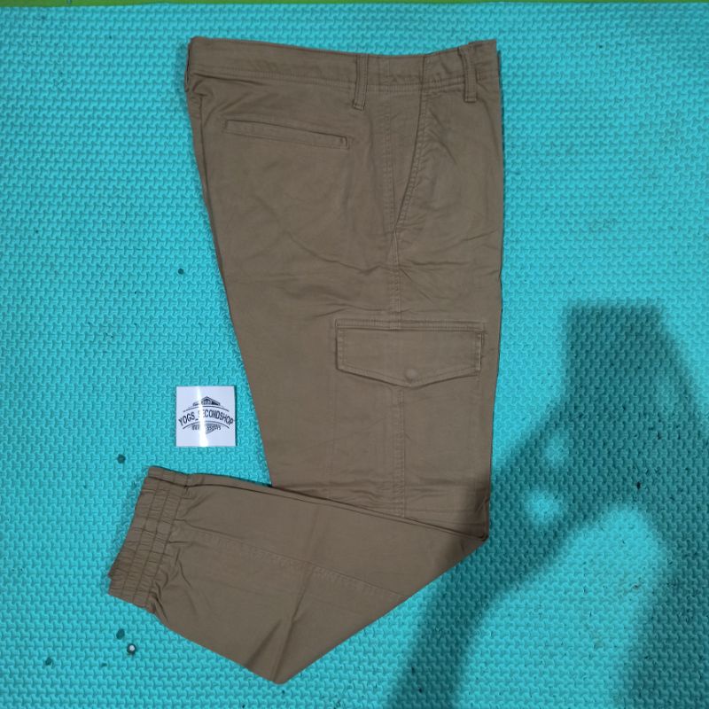 CELANA CARGO PANJANG UNIQLO SIZE 30-33 SECOND