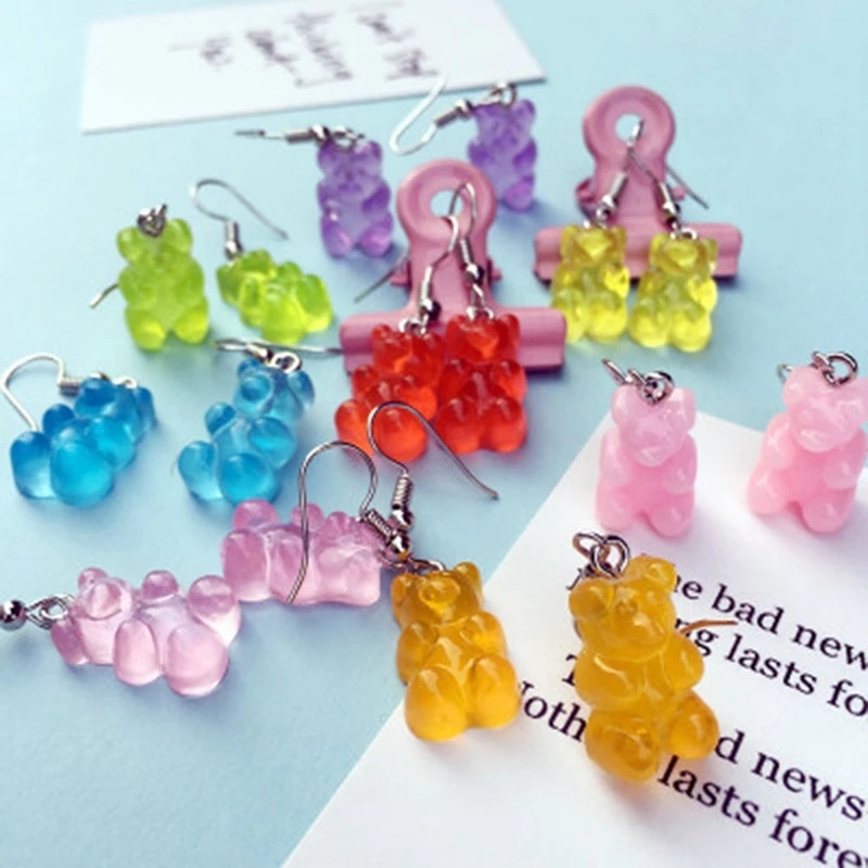 1 Pasang Anting Tusuk Gantung Panjang Desain Kartun Beruang Bahan Resin Warna Permen Untuk Pengantin