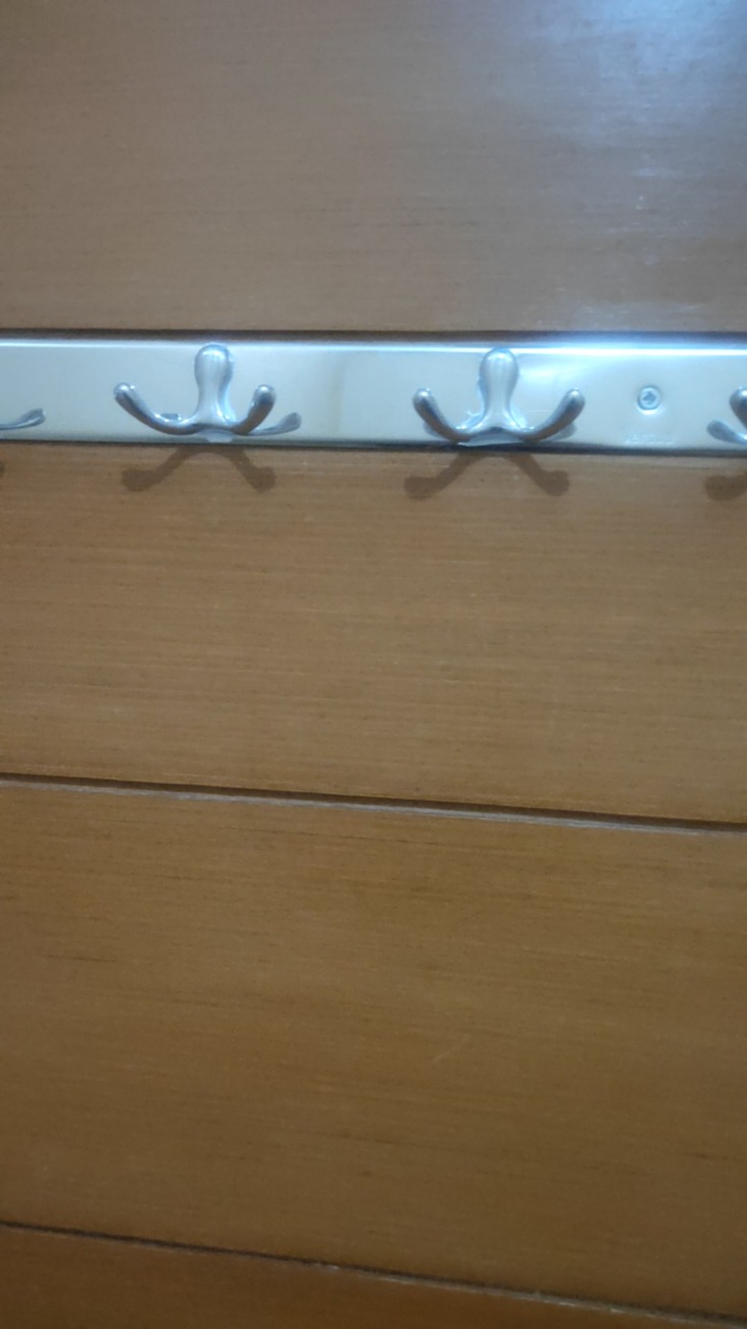Gantungan Baju Dinding 5 Kait Stainless V Hanger Kamar Mandi