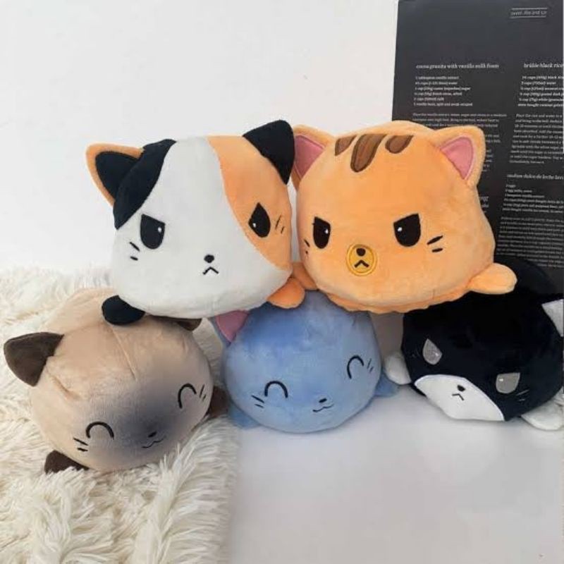 Boneka Kucing Dua Sisi Reversible Cat