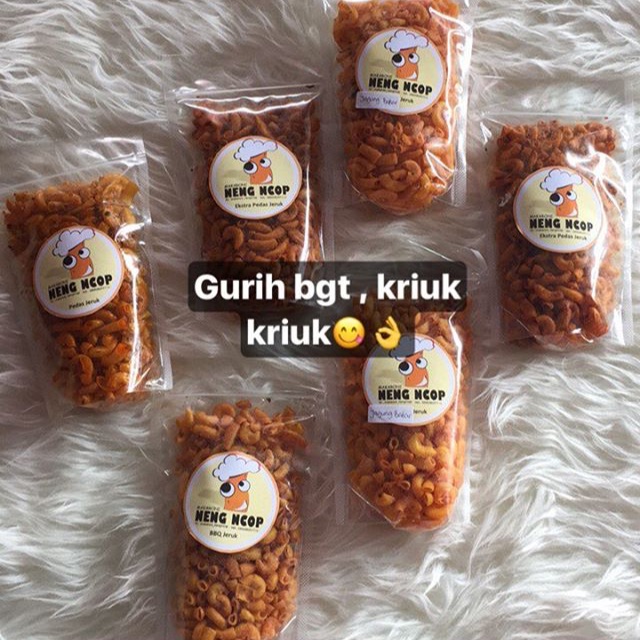 

Bebagai rasa makaroni dengan campuran daun jeruk yang pasti kriuk gurih dan syeger