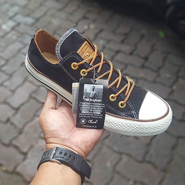 Sepatu pria sneaker terlaris merk Converse Classic warna hitam coffe murah