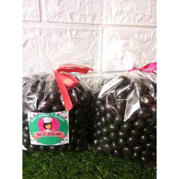 

Chacha Warna Coklat Isi Biskuit Bola-bola Biskuit Kemasan 250 Gram