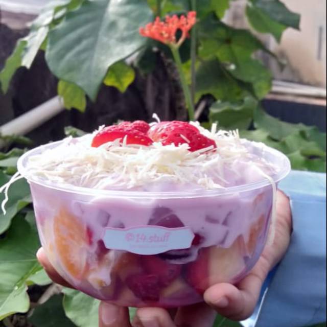 

Fruit salad with cheese