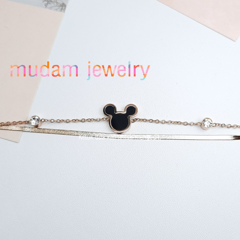 Gelang Rantai dan Belut Gepeng Titanium Model Mickey Diamonds Artifisial Warna Rose Gold dan Gold