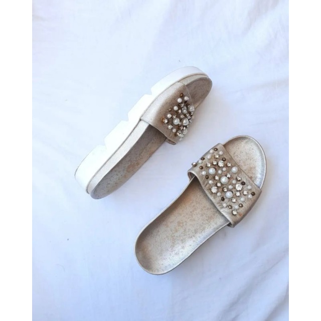 Stuart Weitzman Slipper Second