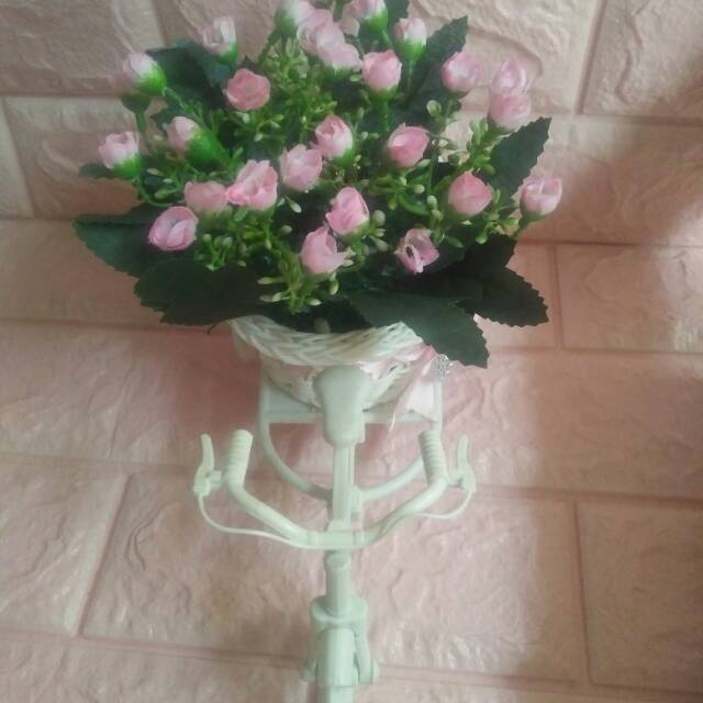 Bunga palsu/plastik dan pot sepeda sedang pajangan/dekorasi