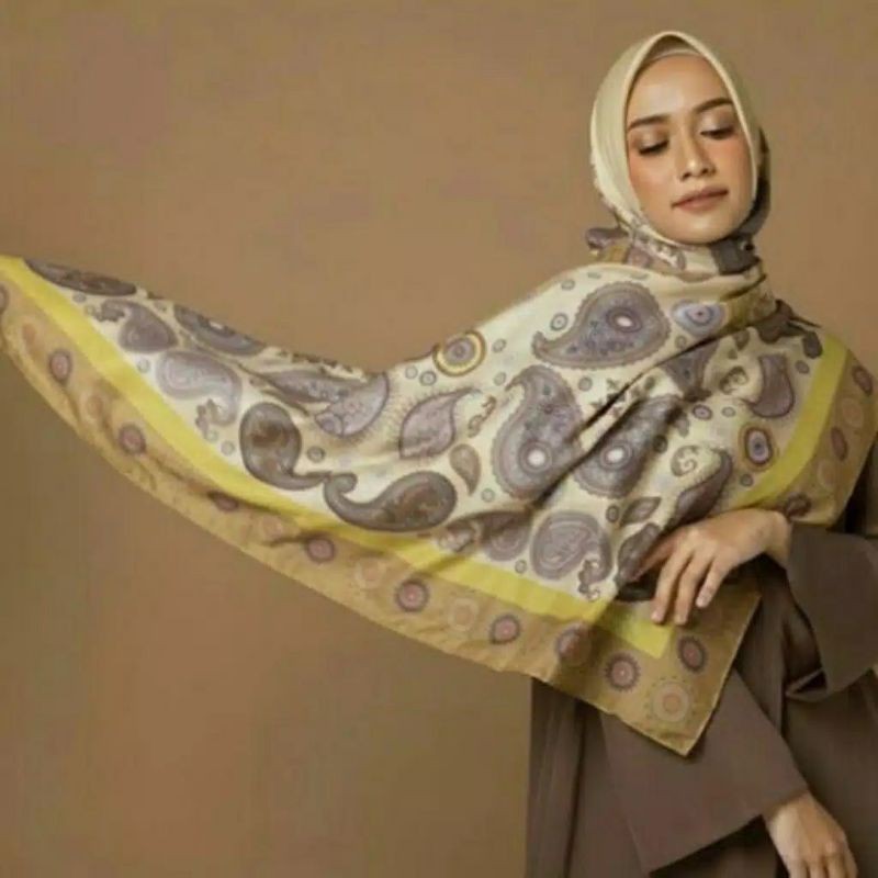 hijab voal motif batik lanung kuning